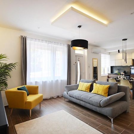 Zora Apartman Егер Екстериор снимка