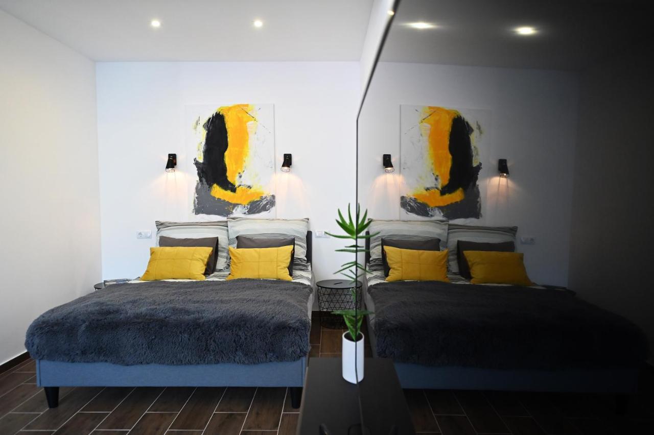 Zora Apartman Егер Екстериор снимка